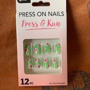 Green and Pink Floral Press-On Nails - 12 Piece Set